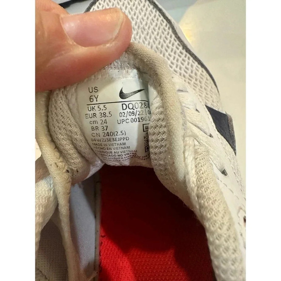 Nike Air Max Boys White Crimson Color System GS Trainers Sneaker Size 6Y - Picture 8 of 9